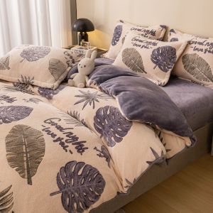 Плюшен комплект с ластик 160х200см, 4 части ,100% полиестер