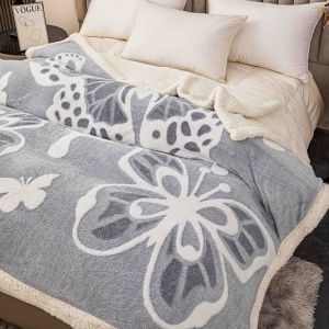 Мека плюшена завивка/одеяло  с пеперуди,200х230см.,100% полиестер
