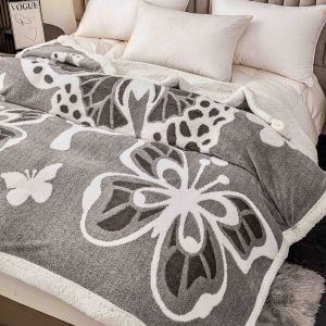 Мека плюшена завивка/одеяло  с пеперуди,200х230см.,100% полиестер