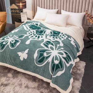 Мека плюшена завивка/одеяло  с пеперуди,200х230см.,100% полиестер