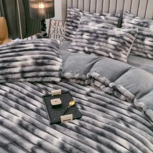 Плюшен комплект с ластик 160х200см, 4 части ,100% полиестер