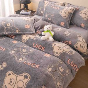 Плюшен комплект с ластик 160х200см, 4 части ,100% полиестер