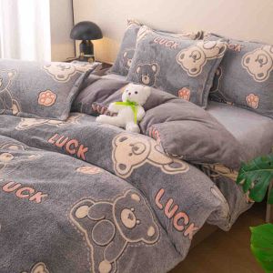 Плюшен комплект с ластик 160х200см, 4 части ,100% полиестер