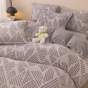 Плюшен комплект с ластик 160х200см, 4 части ,100% полиестер