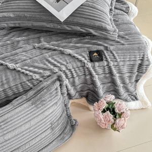 Луксозно плюшено одеяло + 2 бр. калъфки за възглавници,100% полиестер