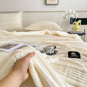 Луксозно плюшено одеяло + 2 бр. калъфки за възглавници,100% полиестер