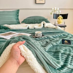 Луксозно плюшено одеяло + 2 бр. калъфки за възглавници,100% полиестер