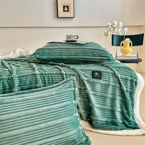 Луксозно плюшено одеяло + 2 бр. калъфки за възглавници,100% полиестер